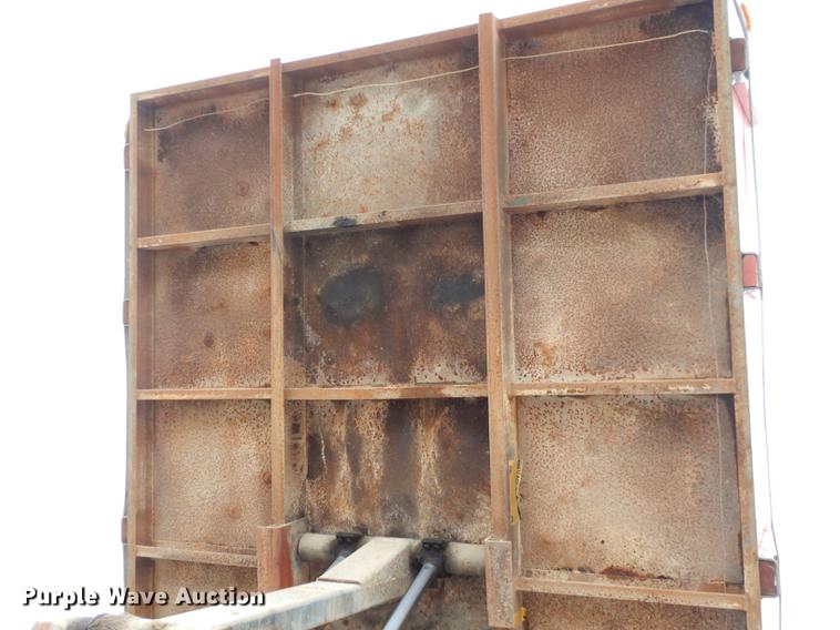 image for item DD0790 1996 International 4900 flatbed truck