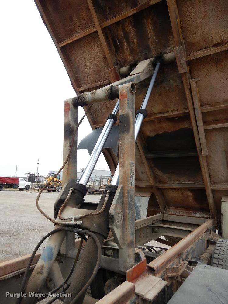 image for item DD0790 1996 International 4900 flatbed truck