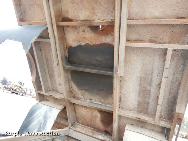 image for item DD0790 1996 International 4900 flatbed truck