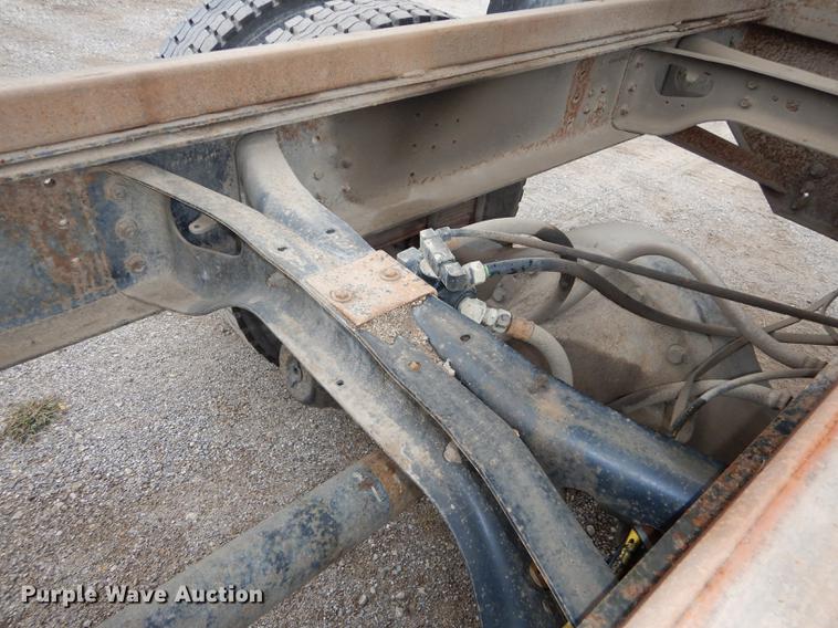 image for item DD0790 1996 International 4900 flatbed truck