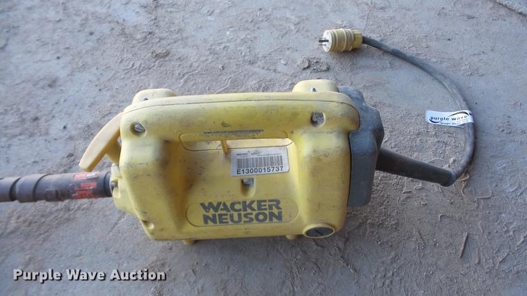 image for item DW9162 Wacker Neusen HYBR-H35HA concrete vibrator