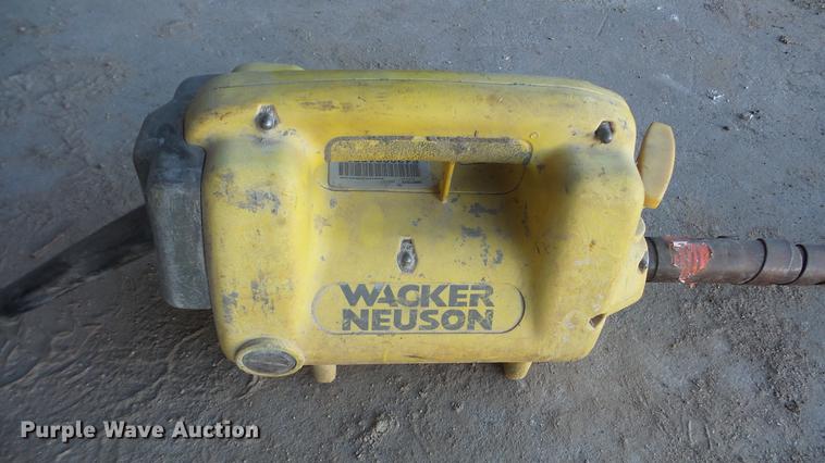 image for item DW9162 Wacker Neusen HYBR-H35HA concrete vibrator