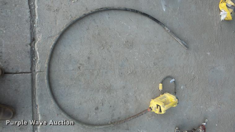 image for item DW9162 Wacker Neusen HYBR-H35HA concrete vibrator