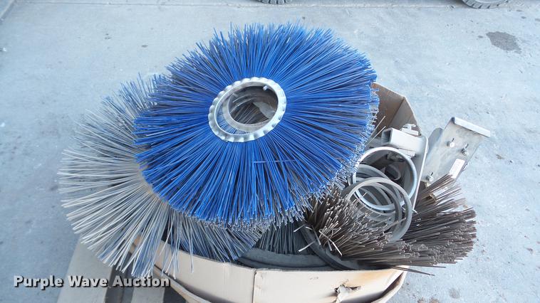 image for item DW9165 Gutter brush kit