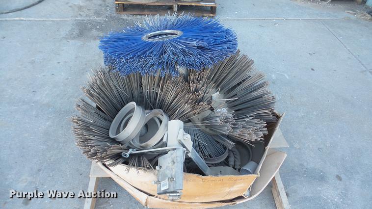 image for item DW9165 Gutter brush kit