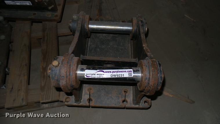 image for item DW9231 Caterpillar hammer mounting bracket