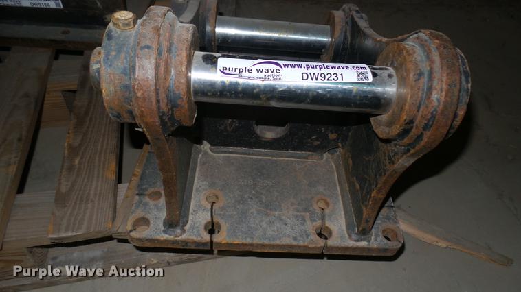 image for item DW9231 Caterpillar hammer mounting bracket