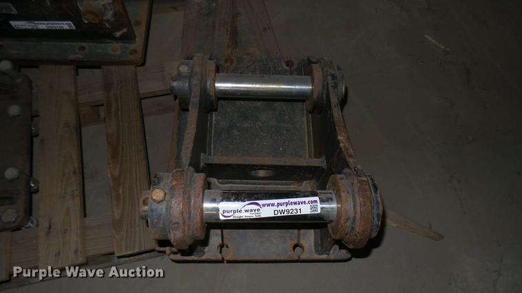 image for item DW9231 Caterpillar hammer mounting bracket