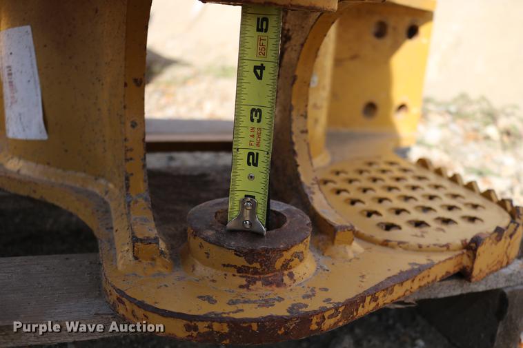 image for item DW9991 Caterpillar D6K dozer draw bar