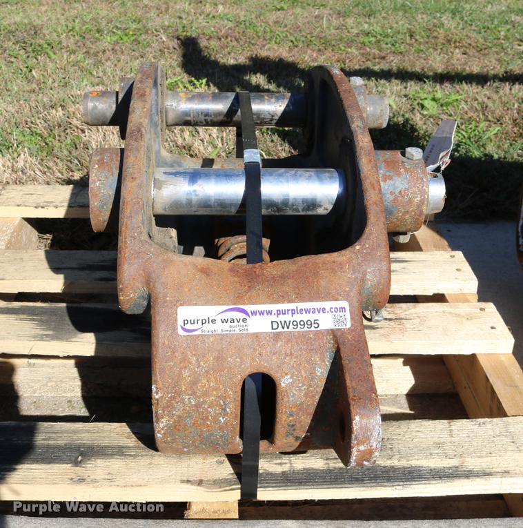 image for item DW9995 Caterpillar 308 pin grabber coupler