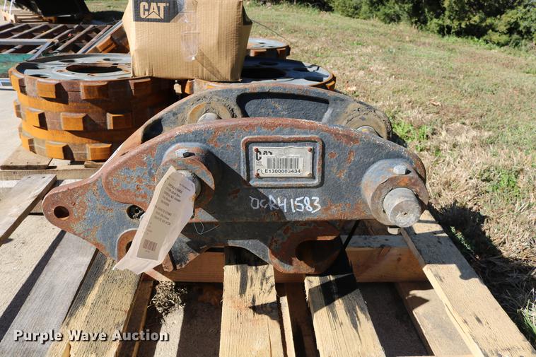 image for item DW9995 Caterpillar 308 pin grabber coupler