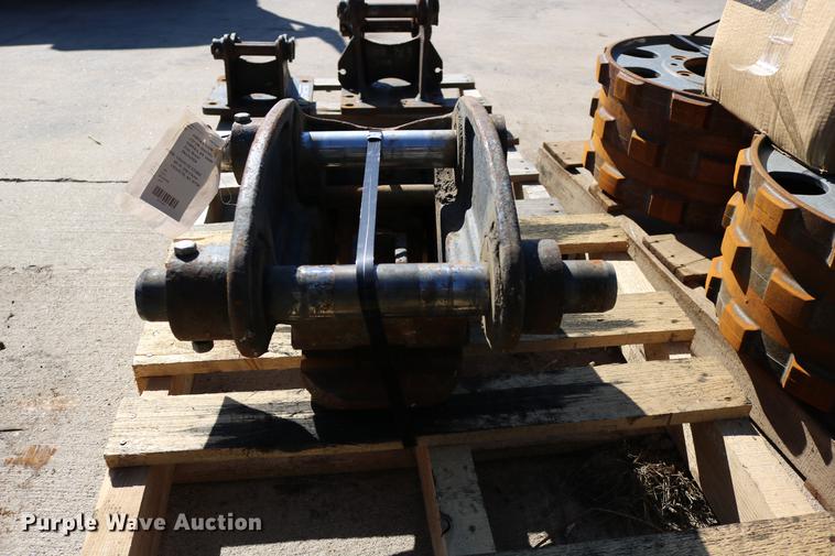 image for item DW9995 Caterpillar 308 pin grabber coupler
