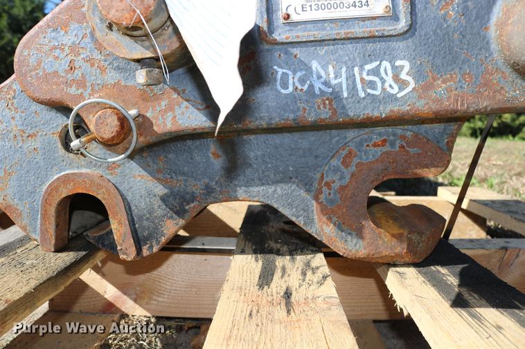 image for item DW9995 Caterpillar 308 pin grabber coupler