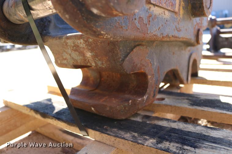 image for item DW9995 Caterpillar 308 pin grabber coupler