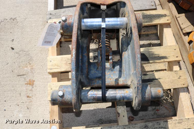 image for item DW9995 Caterpillar 308 pin grabber coupler