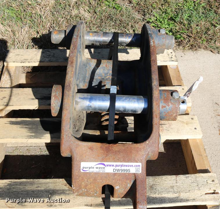 image for item DW9995 Caterpillar 308 pin grabber coupler