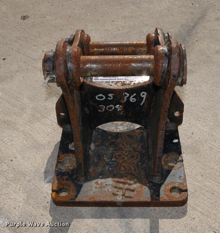 image for item DW9996 Mini Hex compactor/hammer bracket