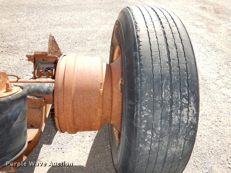 image for item EE9068 2005 Ridewell tag axle assembly