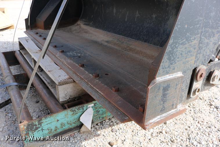 image for item EE9754 Caterpillar 908H wheel loader bucket