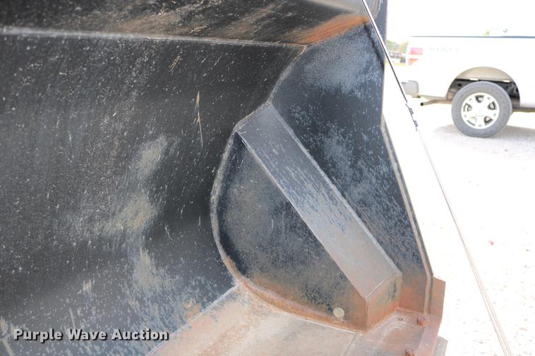 image for item EE9754 Caterpillar 908H wheel loader bucket
