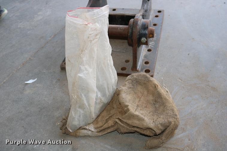 image for item EE9755 Mini Hex hammer/compactor bracket