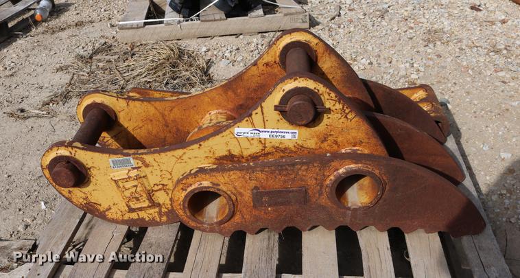 image for item EE9756 Caterpillar excavator thumb