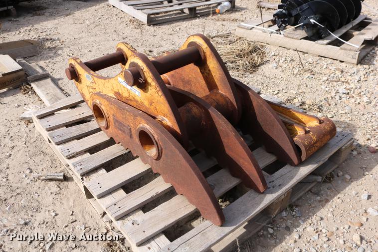 image for item EE9756 Caterpillar excavator thumb