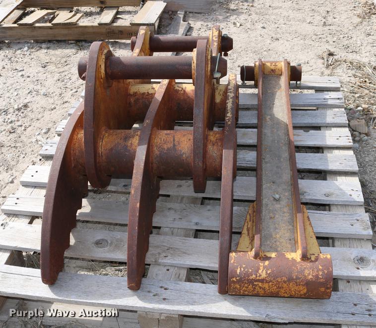 image for item EE9756 Caterpillar excavator thumb