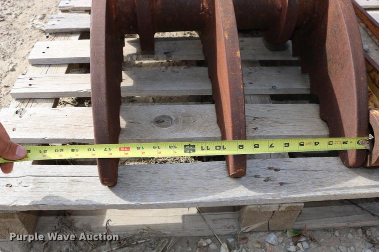 image for item EE9756 Caterpillar excavator thumb