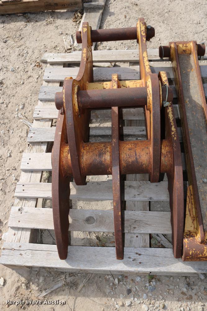 image for item EE9756 Caterpillar excavator thumb