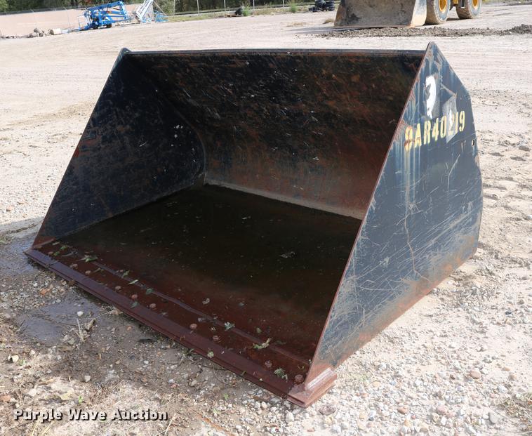 image for item EE9757 JLG TH255 telehandler bucket