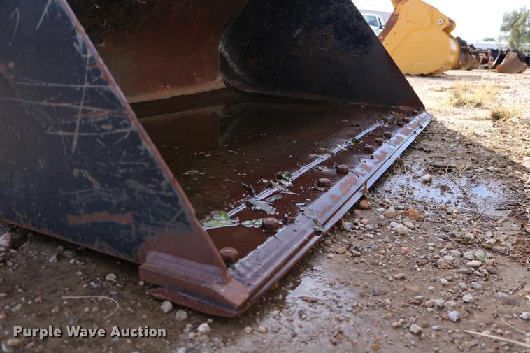 image for item EE9757 JLG TH255 telehandler bucket