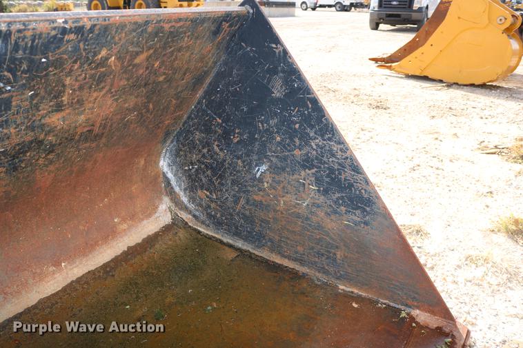 image for item EE9757 JLG TH255 telehandler bucket