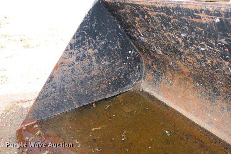 image for item EE9757 JLG TH255 telehandler bucket