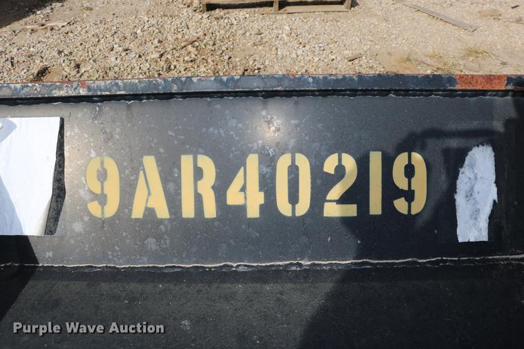 image for item EE9757 JLG TH255 telehandler bucket