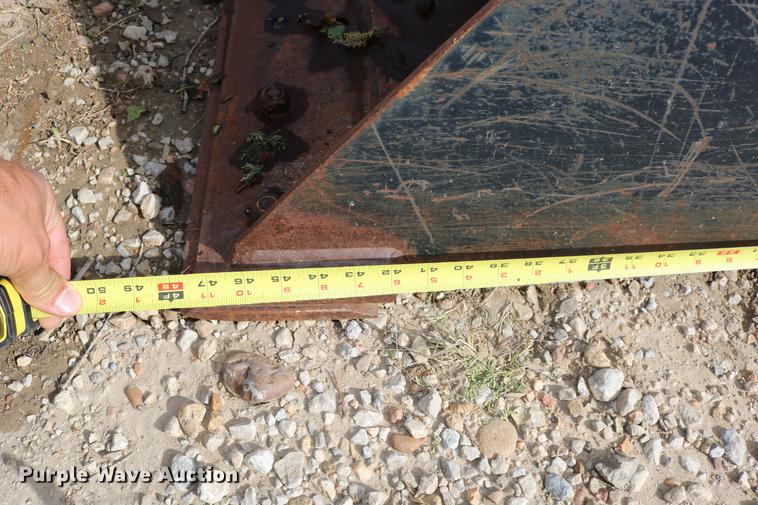 image for item EE9757 JLG TH255 telehandler bucket