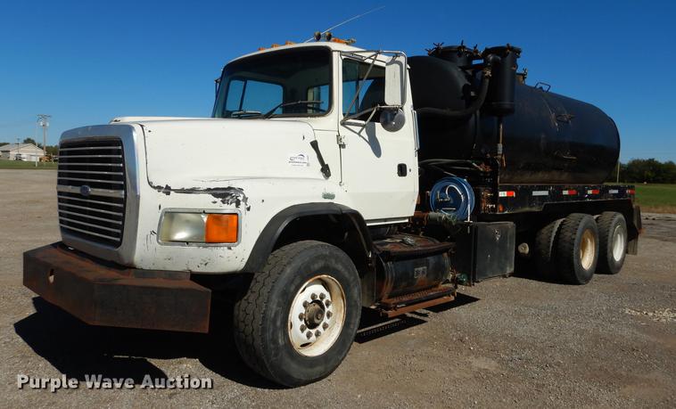 image for item J5660 1997 Ford LTS9000 vacuum truck
