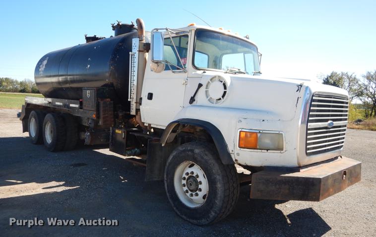 image for item J5660 1997 Ford LTS9000 vacuum truck