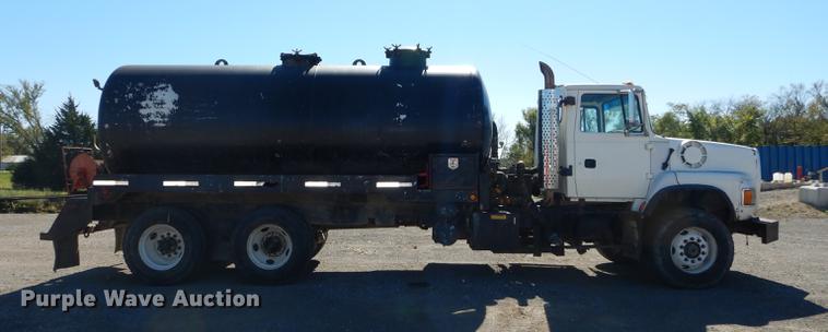 image for item J5660 1997 Ford LTS9000 vacuum truck