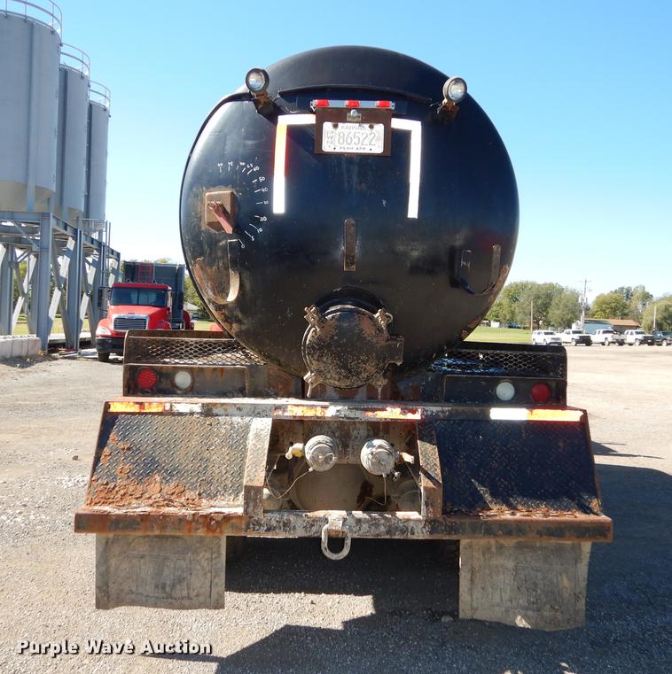 image for item J5660 1997 Ford LTS9000 vacuum truck