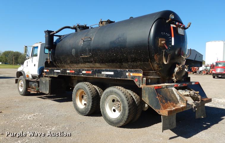 image for item J5660 1997 Ford LTS9000 vacuum truck