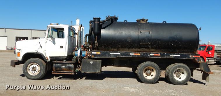 image for item J5660 1997 Ford LTS9000 vacuum truck