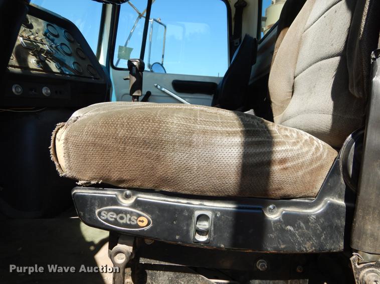 image for item J5660 1997 Ford LTS9000 vacuum truck