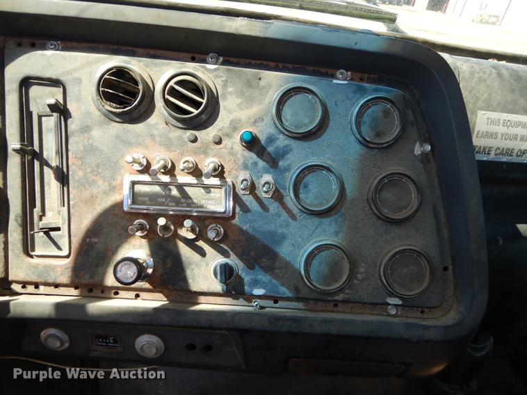 image for item J5660 1997 Ford LTS9000 vacuum truck