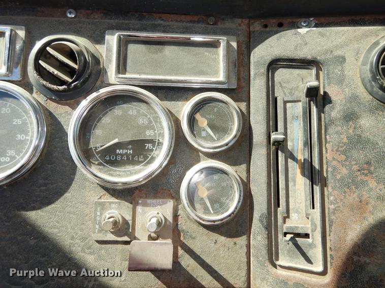 image for item J5660 1997 Ford LTS9000 vacuum truck