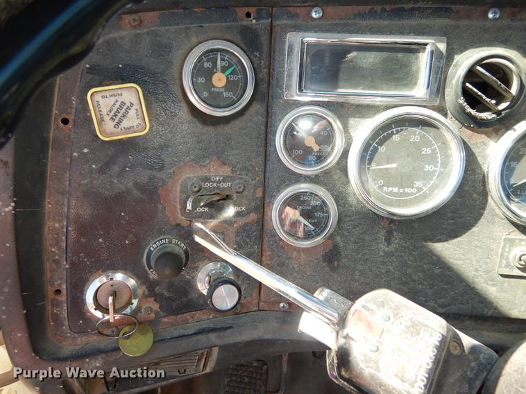 image for item J5660 1997 Ford LTS9000 vacuum truck