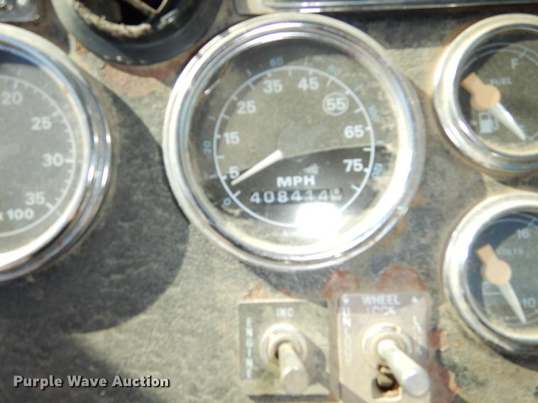 image for item J5660 1997 Ford LTS9000 vacuum truck