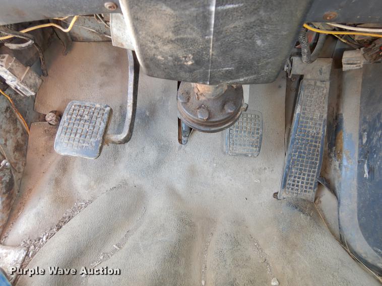 image for item J5660 1997 Ford LTS9000 vacuum truck