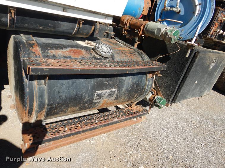 image for item J5660 1997 Ford LTS9000 vacuum truck