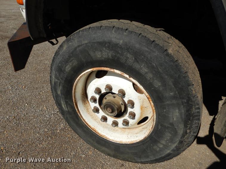 image for item J5660 1997 Ford LTS9000 vacuum truck